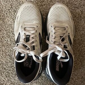 Brooks Adrenaline GTS 23 Size 8 Medium width